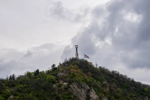 Будапешт Угорщина Квітня 2023 Року Величні Статуї Свободи Вершині Пагорба — стокове фото