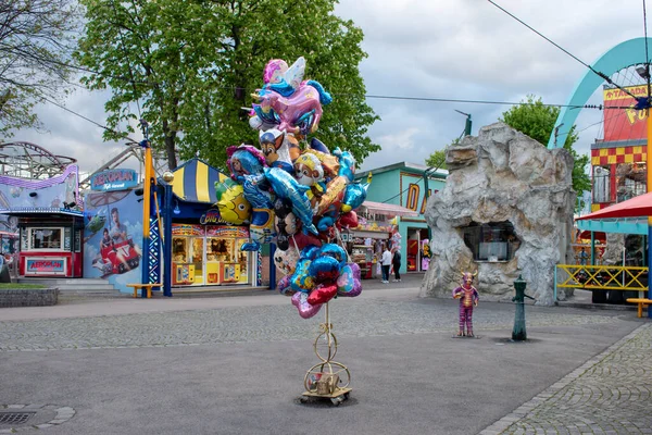 Vienna Austria 2023年4月25日 从气球到令人毛骨悚然的展示迷人的气球商人在澳大利亚普拉特游乐园的奇迹中 — 图库照片