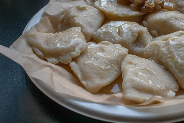 Authentic Polish Pierogi Boiled Perfection Accompanied Caramelized Onions Plate Showcasing — Stock Photo, Image