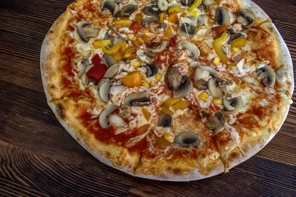 Pizza Funghi Uma Pizza Com Água Boca Coberta Com Molho — Fotografia de Stock