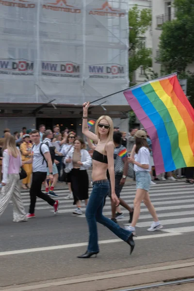 2023年6月17日 波兰华沙 2023年6月17日星期六 数以万计的人参加华沙的骄傲游行 要求在波兰大选前实现男女同性恋 双性恋 变性者和两性人的平等 — 图库照片