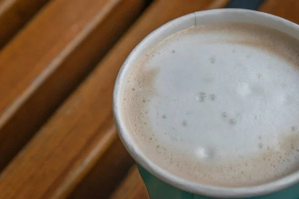 Élvezd Egy Forró Csésze Cappuccino Melegét Gazdagságát Ami Felébreszti Érzékeidet — Stock Fotó