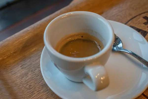 Close Schot Hete Espresso Koffie Met Witte Beker Zwarte Houten — Stockfoto