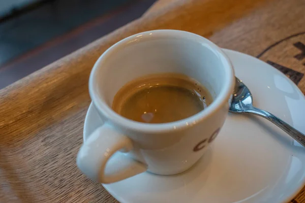 뜨거운 에스프레소 커피에 가까이 샷검은 — 스톡 사진