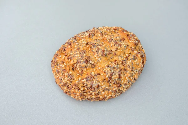 Protein Rolls: Ekmek, tamamen bitki bazlı protein kaynakları nedeniyle çeşitli bir vegan diyeti için idealdir. Zengin bezelyeler, taze tohumlar ve balkabağı tohumu unu ekstra protein içerir..