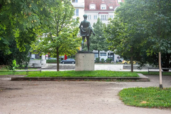 Вена Австрия Августа 2023 Скульптура Отто Хофнера Жилого Комплекса Карла — стоковое фото