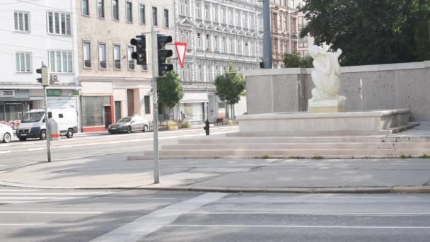 Wien Austria Aug 2023 Schubertbrunnen Dieser Brunnen Weist Ein Marmormädchen — Stockvideo