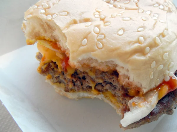 Cheesy Onion Burger Tasty Beef Patty Melted Cheese Onions Tangy — Stock Photo, Image