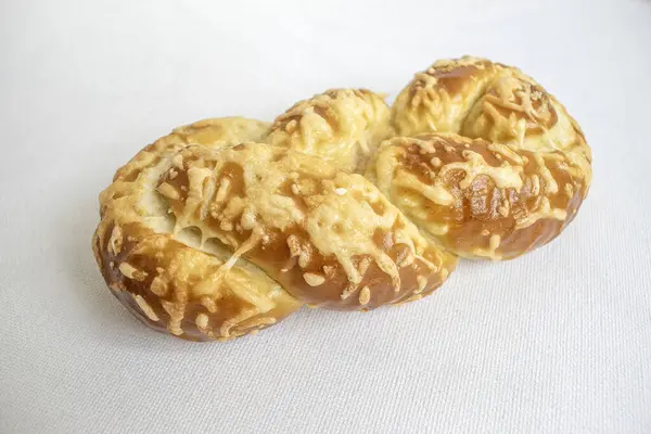 Soft Pretzel Bread Topped Melted Cheese Perfect Savory Satisfying Snack — Stock Photo, Image