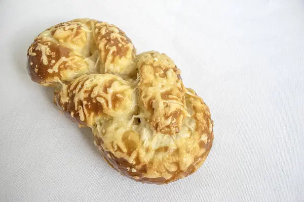 Soft Pretzel Bread Topped Melted Cheese Perfect Savory Satisfying Snack — Stock fotografie