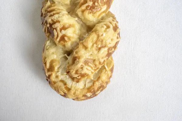 Soft Pretzel Bread Topped Melted Cheese Perfect Savory Satisfying Snack — Fotografia de Stock