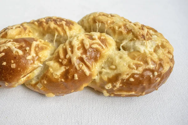 Soft Pretzel Bread Topped Melted Cheese Perfect Savory Satisfying Snack — Zdjęcie stockowe