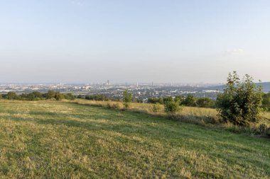 Floridsdorfer Panorama: Bisamberg 'deki Floridsdorfer Panorama gözlem güvertesinden Viyana' nın nefes kesici manzarasının tadını çıkarın. Panoramik manzaralar için bir ziyaret noktası.