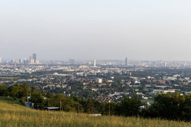 Floridsdorfer Panorama: Bisamberg 'deki Floridsdorfer Panorama gözlem güvertesinden Viyana' nın nefes kesici manzarasının tadını çıkarın. Panoramik manzaralar için bir ziyaret noktası.