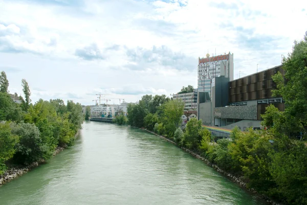 Viyana, Avusturya, 13 Temmuz 2023: Yenilikçi Spittelau İlçe Isıtma Tesisi: Friedensreich tarafından Sanatsal Sürdürülebilirlik. - Enerji Hizmetleri Merkezi Spittelau.