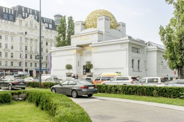 Viyana, Avusturya. 18 Ağustos 2023: Viyana Bölümü: Viyana 'nın yenilikçi Viyana Bölümü' nün sanat sergilerine bir mekan olarak 1897 yılında inşa edilmiş çarpıcı bir Viyana simgesi.