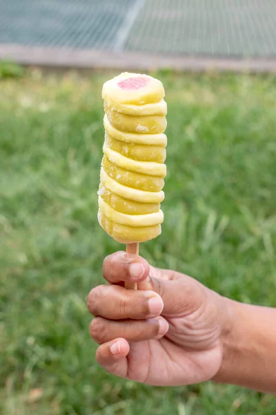Twister Ice Lolly Pop Ананас Лимон Лайм Клубничное Мини Мороженое — стоковое фото