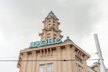 Viyana, Avusturya 18 Ağustos 2023. Apollo Sineması: Viyana 'nın Apollo Kino' sunu keşfedin: 12 büyük salon, 1 tarihi mücevher. Tarihin modern sinema büyüsüyle buluştuğu Gumpendorfer Caddesi 'ndeki sinematik hikayelere dalın..