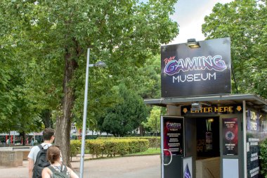 Viyana, Avusturya 18 Ağustos 2023. Oyun Müzesi: Eski bir işkence müzesi dönüştürüldü. Video oyunu evrimini, programlama kurslarını ve dünyanın en büyük oyun koleksiyonunun planlarını keşfedin..