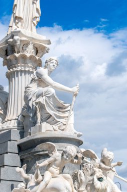 Viyana, Avusturya 31 Ağustos 2023. Pallas Athena Brunnen: Athena 'nın Bilgeliği, Avusturya Parlamentosu' nun dışındaki Görkemli Çeşme. (kopyalama alanı)
