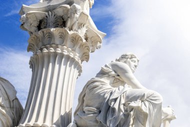 Viyana, Avusturya 31 Ağustos 2023. Pallas Athena Brunnen: Athena 'nın Bilgeliği, Avusturya Parlamentosu' nun dışındaki Görkemli Çeşme. (Çeşmenin ayrıntı kısmı)