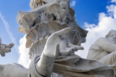 Viyana, Avusturya 31 Ağustos 2023. Pallas Athena Brunnen: Athena 'nın Bilgeliği, Avusturya Parlamentosu' nun dışındaki Görkemli Çeşme. (Çeşmenin ayrıntı kısmı)