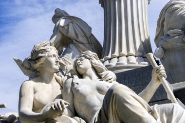 Viyana, Avusturya 31 Ağustos 2023. Pallas Athena Brunnen: Athena 'nın Bilgeliği, Avusturya Parlamentosu' nun dışındaki Görkemli Çeşme. (Çeşmenin ayrıntı kısmı)