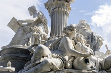 Viyana, Avusturya 31 Ağustos 2023. Pallas Athena Brunnen: Athena 'nın Bilgeliği, Avusturya Parlamentosu' nun dışındaki Görkemli Çeşme. (Çeşmenin ayrıntı kısmı)