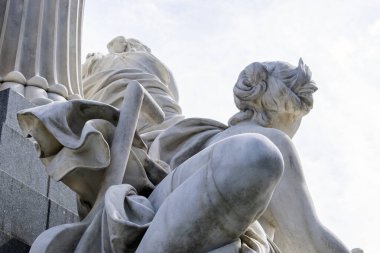 Viyana, Avusturya 31 Ağustos 2023. Pallas Athena Brunnen: Athena 'nın Bilgeliği, Avusturya Parlamentosu' nun dışındaki Görkemli Çeşme. (Çeşmenin ayrıntı kısmı)