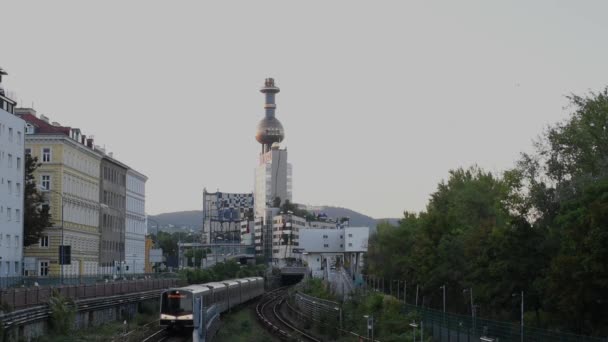 2023年9月6日 奥地利维也纳 维也纳由Hundertwasser设计的独特的垃圾变能源工厂 一个五彩斑斓的环境地标 — 图库视频影像