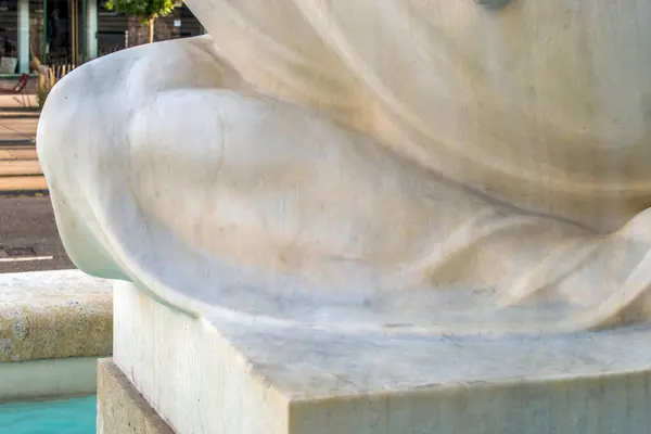 奥地利维也纳 2023年8月13日 舒伯特喷泉 这个喷泉有一个大理石女孩 1928年揭幕 这是对伟大作曲家弗朗茨舒伯特的致敬 喷泉的细部 — 图库照片
