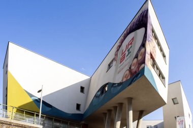 Viyana, Avusturya 11 Eylül 2023: Spittelau Viyana Konutları - Zaha Hadid Viyana 'nın viyana viyaoluğunu yeniden canlandırdı, iç içe geçen daireler, ofisler ve stüdyolar, olağanüstü tasarım yoluyla kentsel yaşamı yeniden tanımladı.