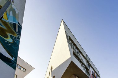 Viyana, Avusturya 11 Eylül 2023: Spittelau Viyana Konutları - Zaha Hadid Viyana 'nın viyana viyaoluğunu yeniden canlandırdı, iç içe geçen daireler, ofisler ve stüdyolar, olağanüstü tasarım yoluyla kentsel yaşamı yeniden tanımladı.