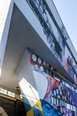 Viyana, Avusturya 11 Eylül 2023: Spittelau Viyana Konutları - Zaha Hadid Viyana 'nın viyana viyaoluğunu yeniden canlandırdı, iç içe geçen daireler, ofisler ve stüdyolar, olağanüstü tasarım yoluyla kentsel yaşamı yeniden tanımladı.