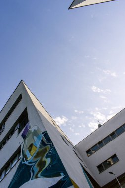 Viyana, Avusturya 11 Eylül 2023: Spittelau Viyana Konutları - Zaha Hadid Viyana 'nın viyana viyaoluğunu yeniden canlandırdı, iç içe geçen daireler, ofisler ve stüdyolar, olağanüstü tasarım yoluyla kentsel yaşamı yeniden tanımladı.