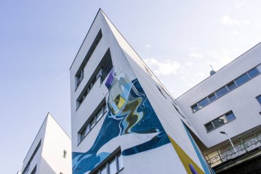 Viyana, Avusturya 11 Eylül 2023: Spittelau Viyana Konutları - Zaha Hadid Viyana 'nın viyana viyaoluğunu yeniden canlandırdı, iç içe geçen daireler, ofisler ve stüdyolar, olağanüstü tasarım yoluyla kentsel yaşamı yeniden tanımladı.