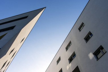 Viyana, Avusturya 11 Eylül 2023: Spittelau Viyana Konutları - Zaha Hadid Viyana 'nın viyana viyaoluğunu yeniden canlandırdı, iç içe geçen daireler, ofisler ve stüdyolar, olağanüstü tasarım yoluyla kentsel yaşamı yeniden tanımladı.