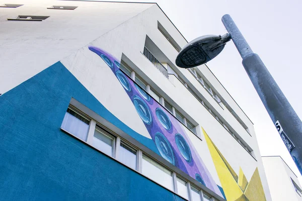 Viyana, Avusturya 11 Eylül 2023: Spittelau Viyana Konutları - Zaha Hadid Viyana 'nın viyana viyaoluğunu yeniden canlandırdı, iç içe geçen daireler, ofisler ve stüdyolar, olağanüstü tasarım yoluyla kentsel yaşamı yeniden tanımladı.