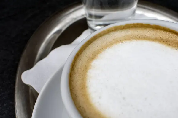 Hot Cappuccino Erleben Sie Die Wärme Eines Frisch Gebrühten Cappuccino — Stockfoto