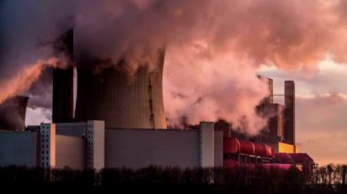 Nükleer enerji santrali baca bacaları baca dumanı çevresel kirleticiler fabrika boruları baca dumanı