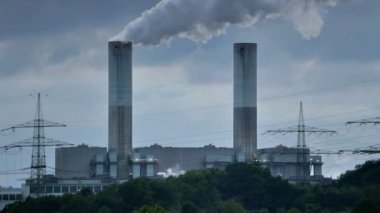 Yüksek baca endüstriyel atık hava kirliliği baca gaz fosil yakıt Batı Burton blyth termik santral hava görüntüsü