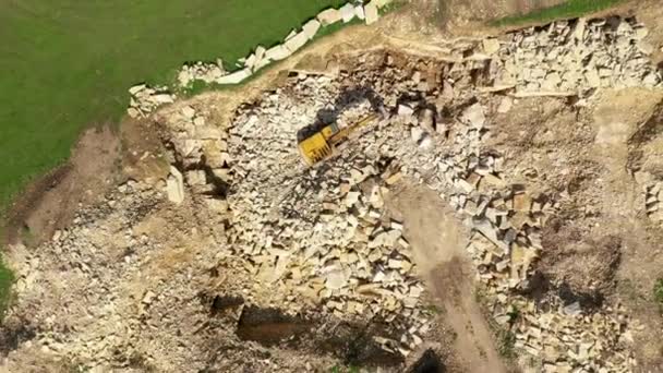 Vista Superior Escavadeira Escavação Mineração Céu Aberto Aéreo Para Anúncios — Vídeo de Stock