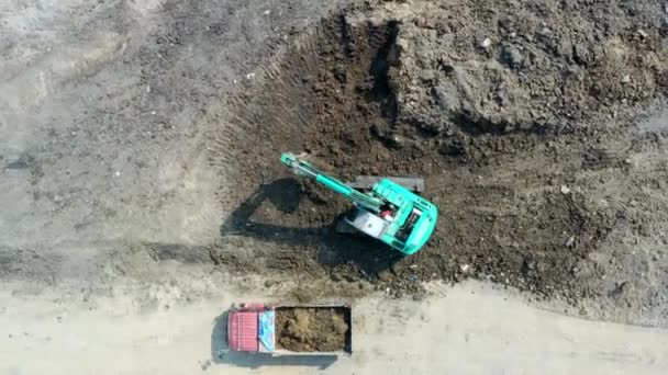 建設労働力建設砂産業を行う掘削機の仕事の空中ビュー — ストック動画