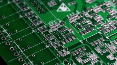 Yazılı devre panosu yakın çekim makro görüntüsü yeşil ana kart Electronic Chips endüstri geçmişi ve teknolojisi