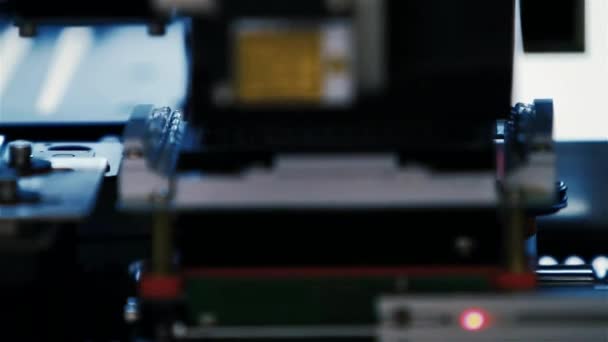 Robot Kretskort Elektronik Fabrik Alternativmaskin Arbetar Industriell Teknik Modern Bakgrund — Stockvideo