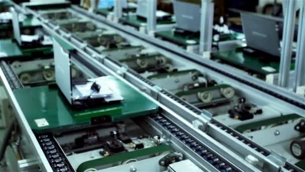 Robô Placa Circuito Eletrônica Fábrica Máquina Alternativa Trabalhando Tecnologia Industrial — Vídeo de Stock