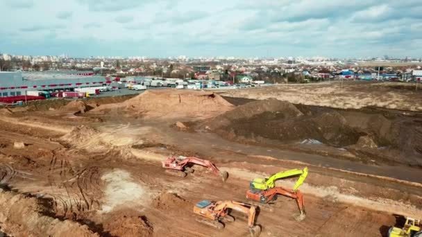 Excavadora Que Trabaja Con Camión Arena Del Sitio Construcción Que — Vídeo de stock