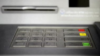 Adam el giriş şifresi veya ATM şifresi, banka makinası güvenlik klavye bankası finans güvenliği