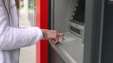 Adam el giriş şifresi veya ATM şifresi, banka makinası güvenlik klavye bankası finans güvenliği