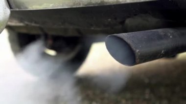 Gaz dumanı üreten otomobil boru egzoz sistemi karbondioksit küresel iklim yakıtı hava kirliliği